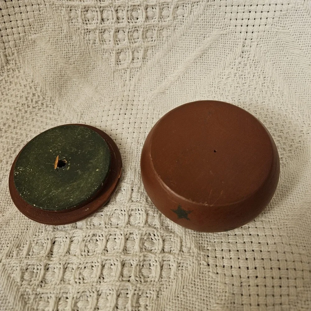 Vintage Hand Carved Primitive Folk Art Wood Round Container With Lid Red Stars